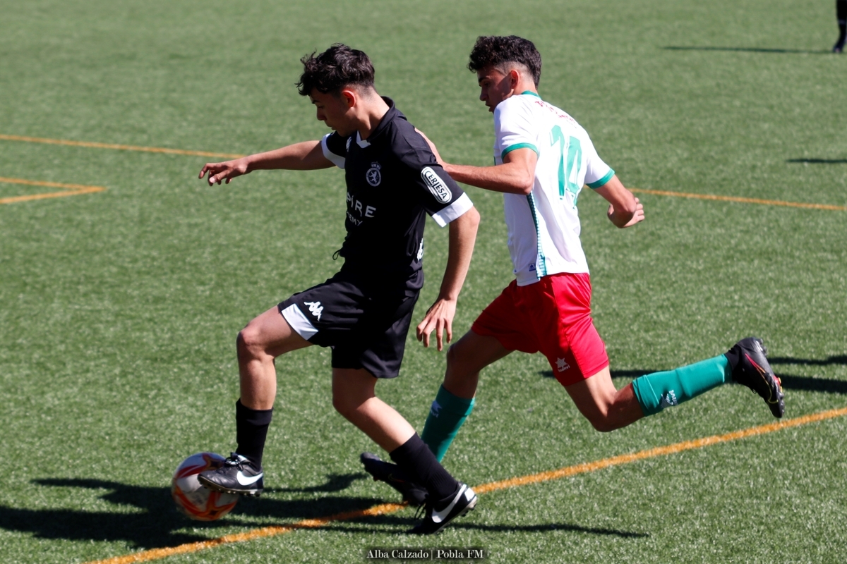 _albacg's tweet photo. El @EscuelaTrival le ha dado la segunda alegría consecutiva a su afición al ganar por 3-2 a la @CultuAcademia. La crónica del partido la podéis leer en @poblafm: https://t.co/YJFb4Kl1N5 https://t.co/4OUya3KIKy
