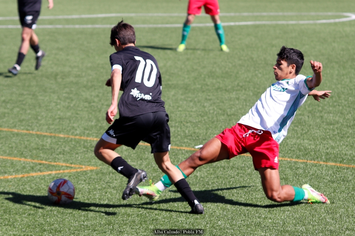 _albacg's tweet photo. El @EscuelaTrival le ha dado la segunda alegría consecutiva a su afición al ganar por 3-2 a la @CultuAcademia. La crónica del partido la podéis leer en @poblafm: https://t.co/YJFb4Kl1N5 https://t.co/4OUya3KIKy