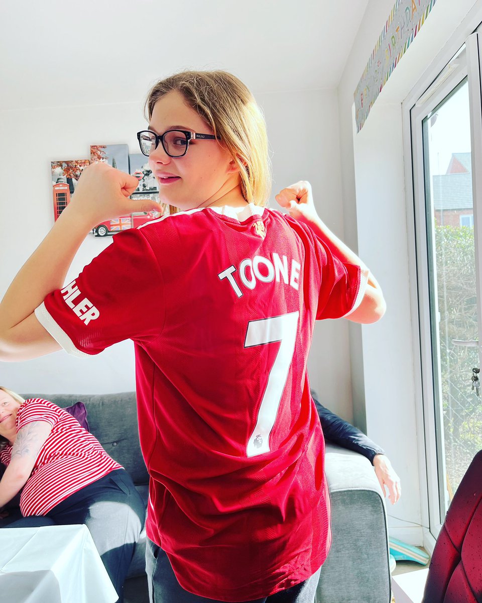 Charlot46650889's tweet photo. Hoping @ELLATOONETEAM @ellatoone99 @ManUtdWomen will wish our very own centre back a happy birthday. Lottie is 12 today and your biggest fan. Please make our girls day 🤞🏼🙏🏼🥳🎂��👌🏼😍 https://t.co/4jXqDPOm1i