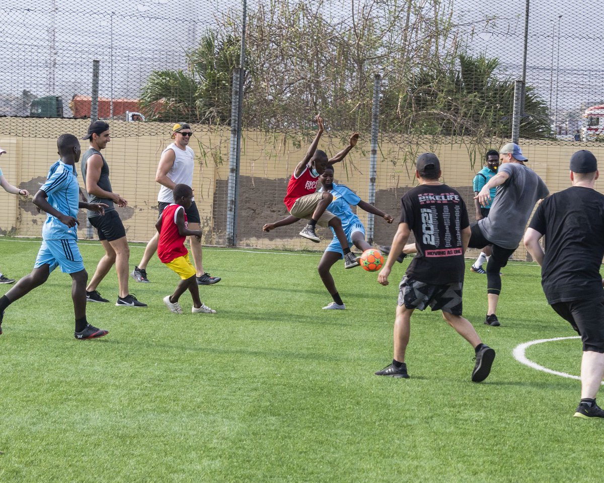 GooseBayCO_11's tweet photo. #HMCSMoncton & #HMCSGooseBay donated soccer equipment to @RightToPlayGH, supporting education, safety and equality for children in Ghana.
The initiave was thanks to S1 Fred Duclos, a MARTECH in GBY, whose GoFundMe raised over $2000 CAD to cover the equipment.
#OpPROJECTION22 https://t.co/DK9VlIjzKB