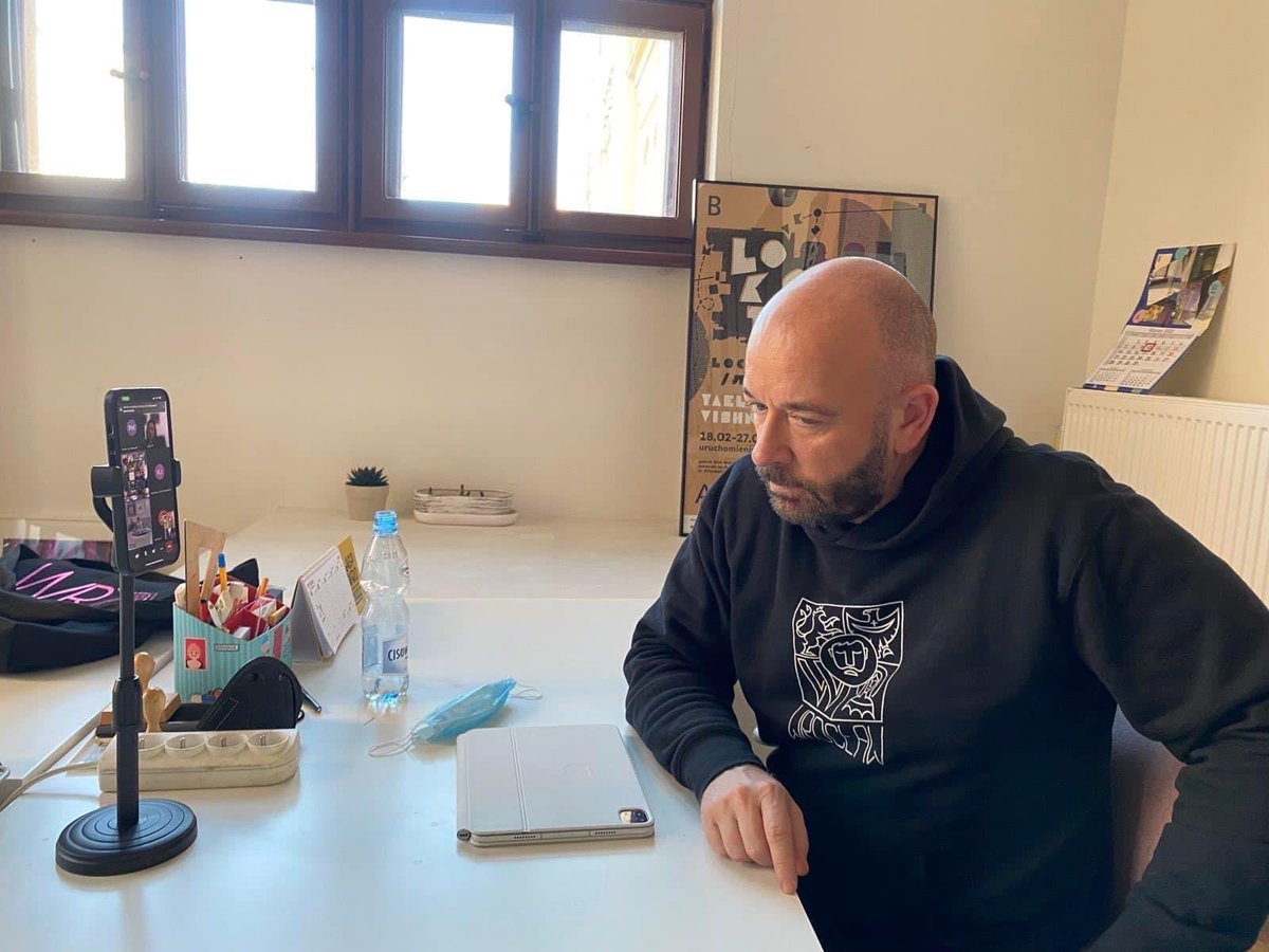 Dzisiaj na Dworcu Głównym bardzo ważna rozmowa, zaaranżowaną przez naszego przyjaciela z Miasta Partnerskiego Breda @PaulDepla 💪 z wiceprzewodniczącym Komisji Europejskiej @TimmermansEU Dziękuję za zadeklarowane wsparcie 👏🏻