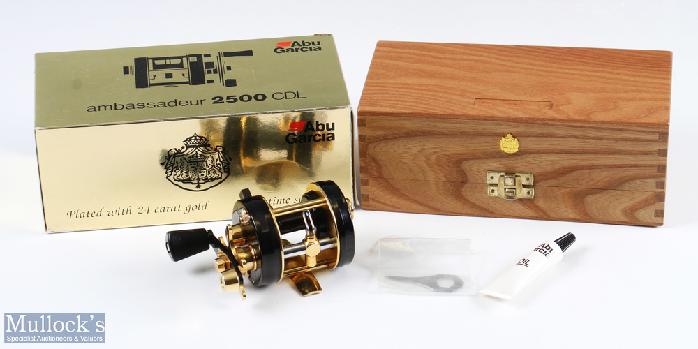 Mullocks1996's tweet photo. 🔥📣📣 HOT LOT 25 - #ABUAmbassadeur 2500C De Luxe reel in black and plated with 24 carat #gold finish limited edition of 1000 - avail 23 Mar within our #fishing tackle #auction - with over 1200 lots a #Special collection of #AbuAmbassadeurs #flyfishJapan #fishing #Japan https://t.co/UVTDa0ThTw