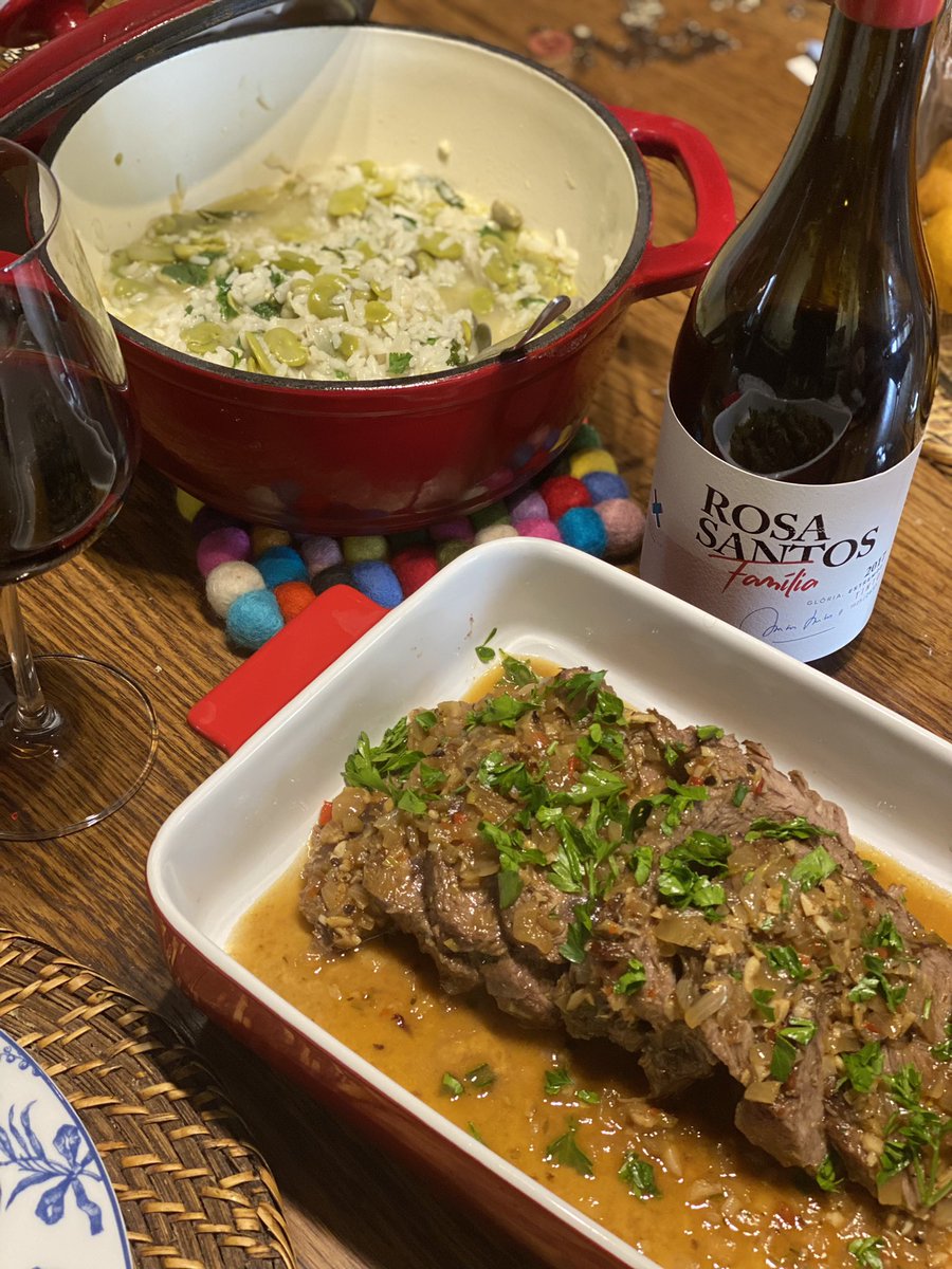 SissaCaganer's tweet photo. Arroz de favas e vitela assada. O vinho?! Daqueles q temos de repetir!
#cença
#vinhostweeter https://t.co/4sfx22a3m4