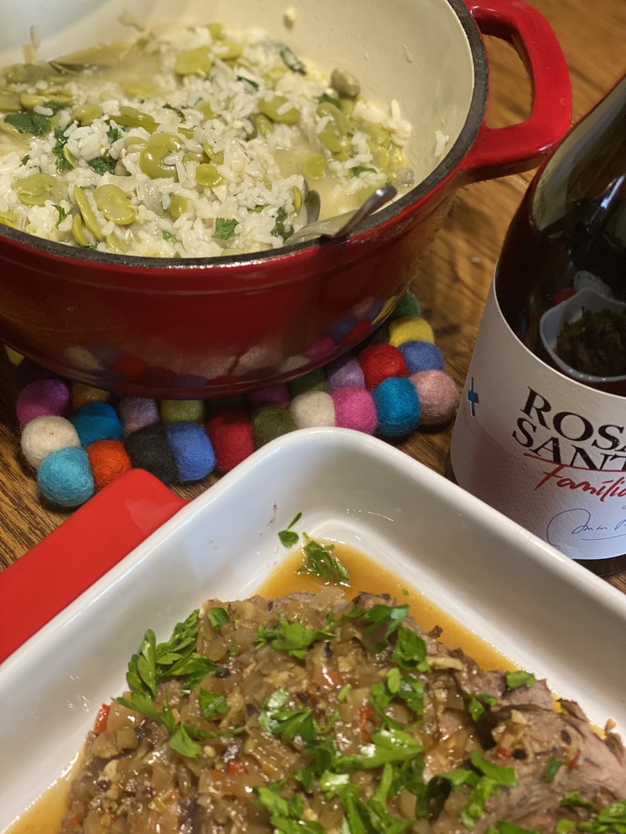 SissaCaganer's tweet photo. Arroz de favas e vitela assada. O vinho?! Daqueles q temos de repetir!
#cença
#vinhostweeter https://t.co/4sfx22a3m4