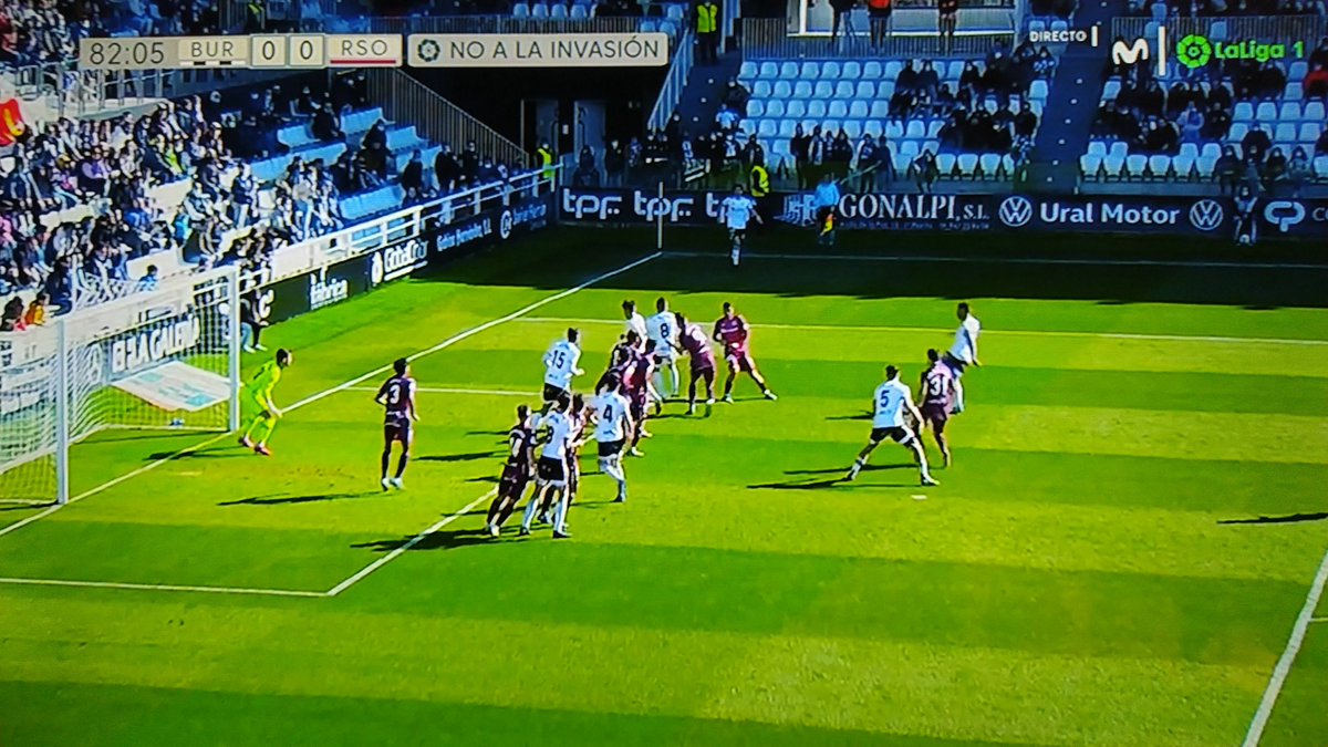 ArchivoVAR's tweet photo. 📺 Mala tarde para el VAR en el Burgos - Real Sociedad B.

Karrikaburu corta el disparo a puerta de Saúl Berjón con el brazo izquierdo despegado y ocupando un espacio.

Areces Franco, de nuevo, se comió otro penalti desde la sala VOR. ❌ https://t.co/X9AR0OFBVN