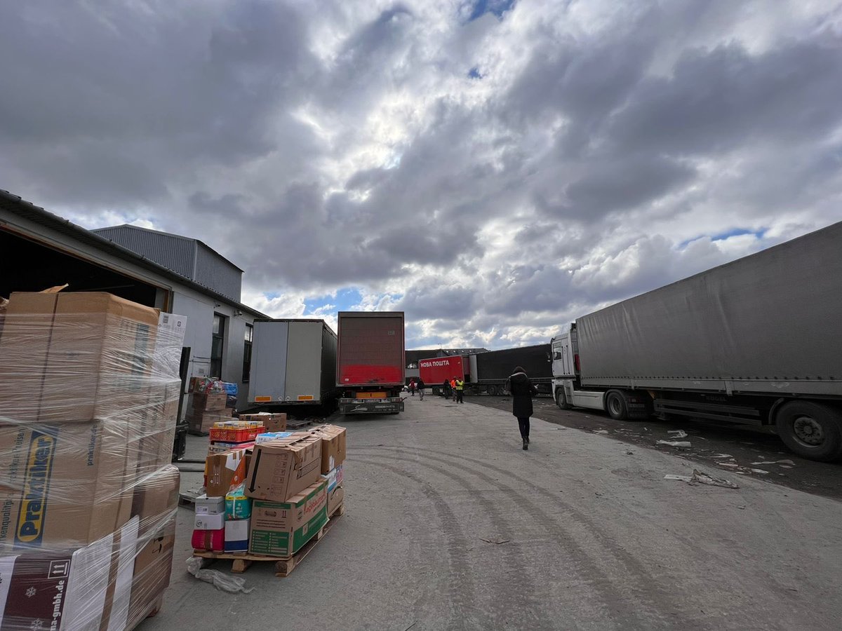 fozzy_group's tweet photo. Together with the Ukrainian state and other business partners we've opened the Volunteer Warehouse Center in Poland https://t.co/pxyVgkEsBi https://t.co/3DbCVjEysm