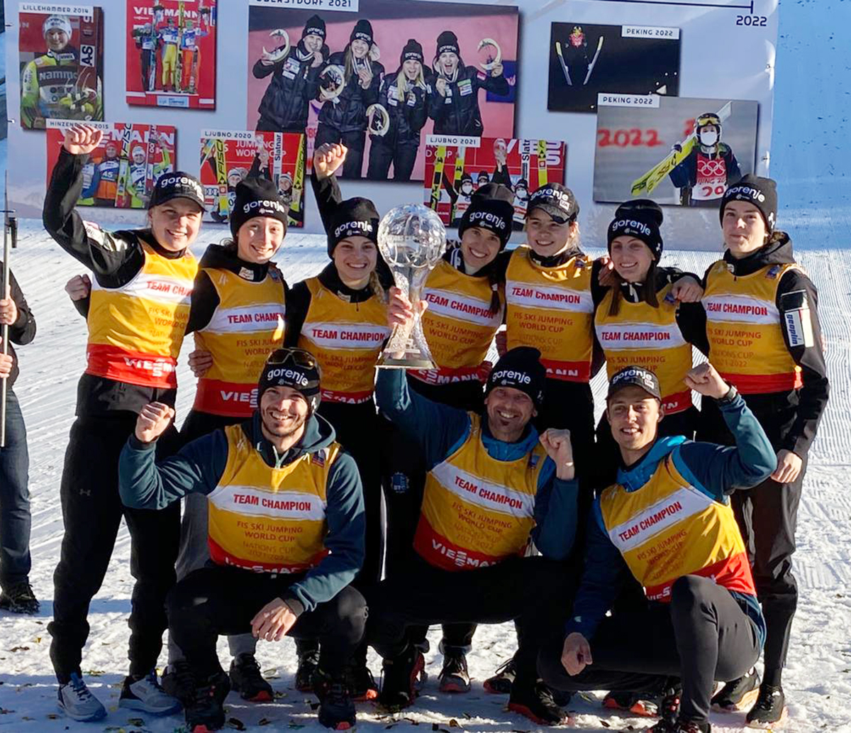 SloskiSZS's tweet photo. Najboljša ekipa na svetu! Čestitke in hvala za nepozabne uspehe! #sloskiteam #junakizime https://t.co/JFnhjVQrCc