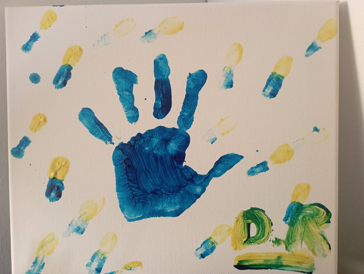 MarioRamman's tweet photo. My daughter made this. Daisi Rämman. I was at work, when i got home today. This was wayting for me on the table. 🥲. #closethesky #ClosetheSkyoverUkraine  #Ukraina #nato #war #life https://t.co/nSAZ796U2J