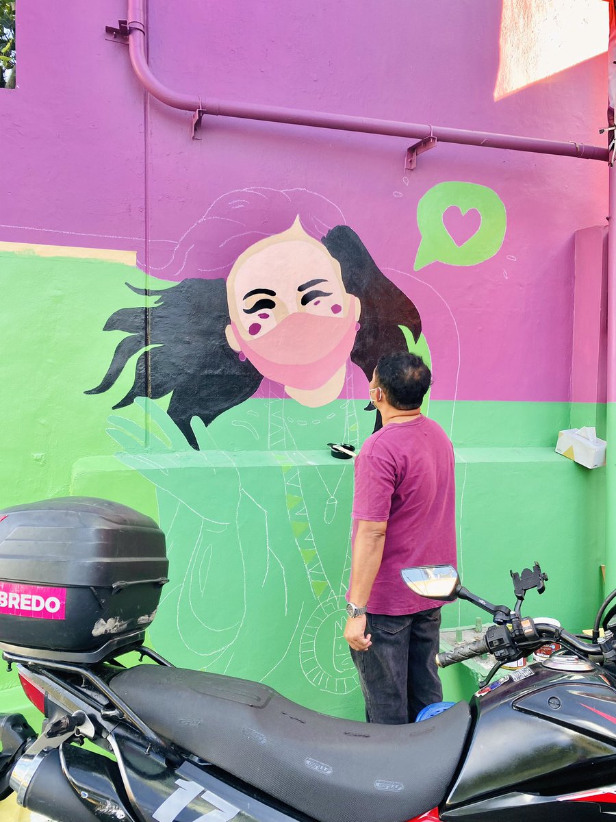 mysweetcupoftea's tweet photo. Itong papa ko, dating katunggali pero ngayon kasama kong nagmu-mural, nagpapagawa ng shirts, nagcacaravan, at nangangampanya for Leni. Di ko naman kinumbinse, siya mismo nag self-convert dahil sa nababasa niyang posts at nakikita niyang efforts ko 😭💖 https://t.co/a6ynWduCwr