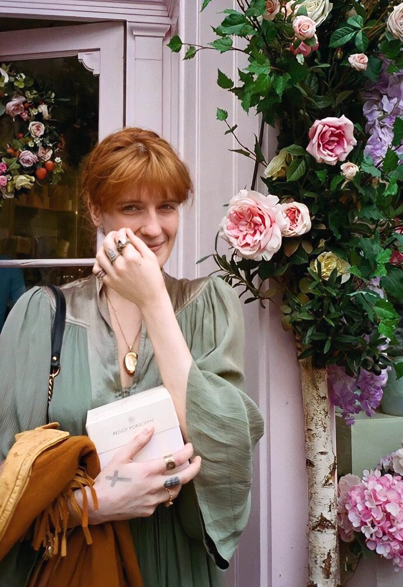florence welch as pre-raphaelite paintings, a very long thread: