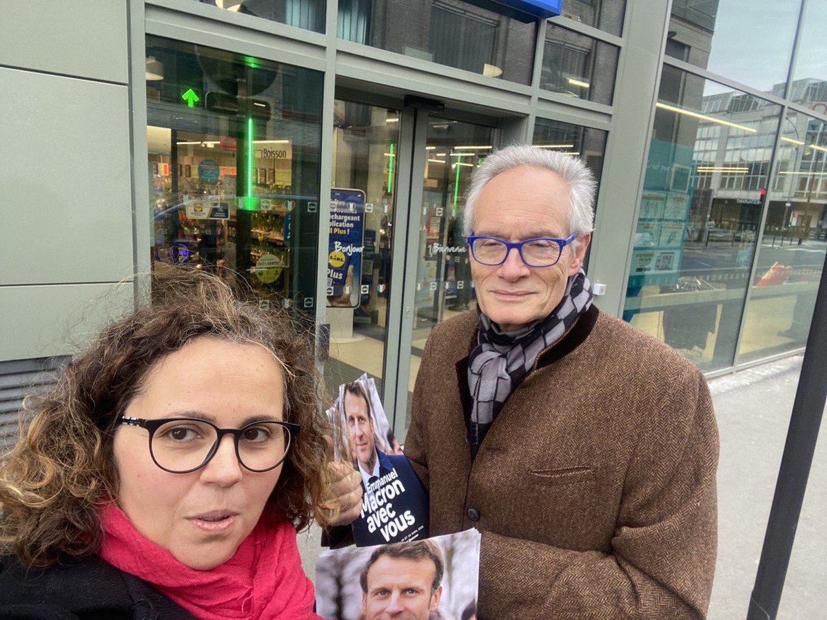 BoulkrounShee's tweet photo. 📅J-28

Retour sur une semaine d’actions pour #emmanuelmacronavecvous 

✅ Réunion publique #EgaliteFH à #Creteil 
✅ Collage et tractage au métro mairie d’#Ivry 
✅ Rassemblement départemental #MajoritePresidentielle et tractage
✅ Tractage à Ivry-port

On continue !! https://t.co/jYGNrdA8jl
