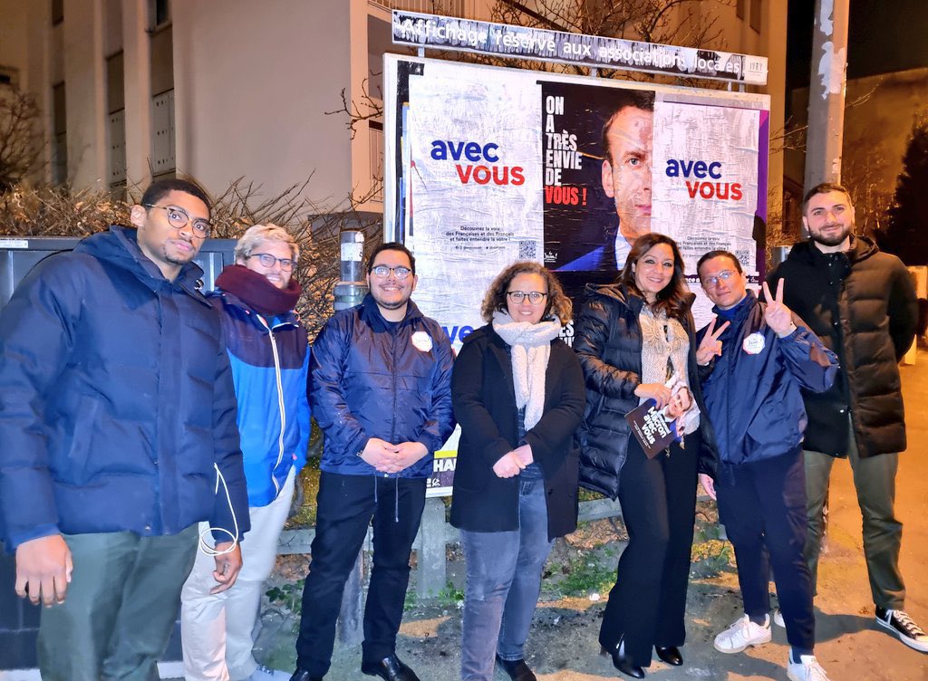 BoulkrounShee's tweet photo. 📅J-28

Retour sur une semaine d’actions pour #emmanuelmacronavecvous 

✅ Réunion publique #EgaliteFH à #Creteil 
✅ Collage et tractage au métro mairie d’#Ivry 
✅ Rassemblement départemental #MajoritePresidentielle et tractage
✅ Tractage à Ivry-port

On continue !! https://t.co/jYGNrdA8jl