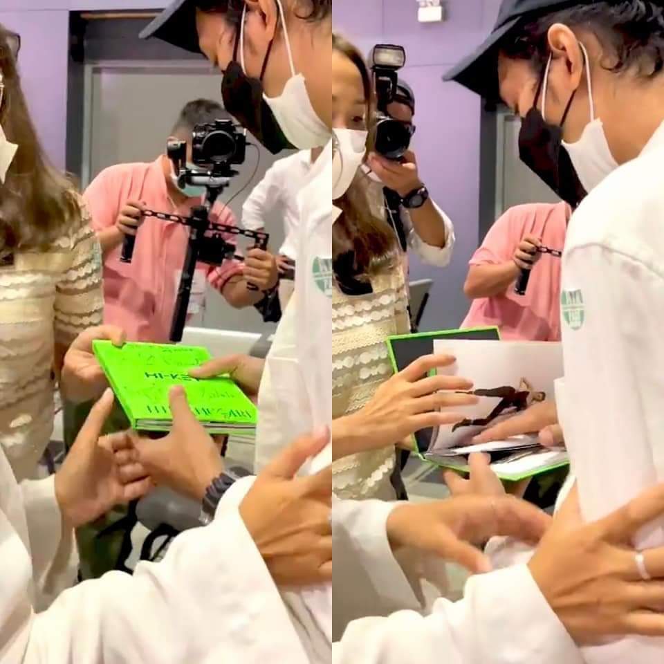 a_ajaree's tweet photo. Promoting album in Thangmo Nida's funeral?? WHAT ARE YOU DOING? WHAT IS MANNERS??? HOW?! #แตงโมต้องได้รับความยุติธรรม #แตงโมต้องไม่ตายฟรี #H1KEY #แบนลูกหนัง https://t.co/zc7D4FOPI0