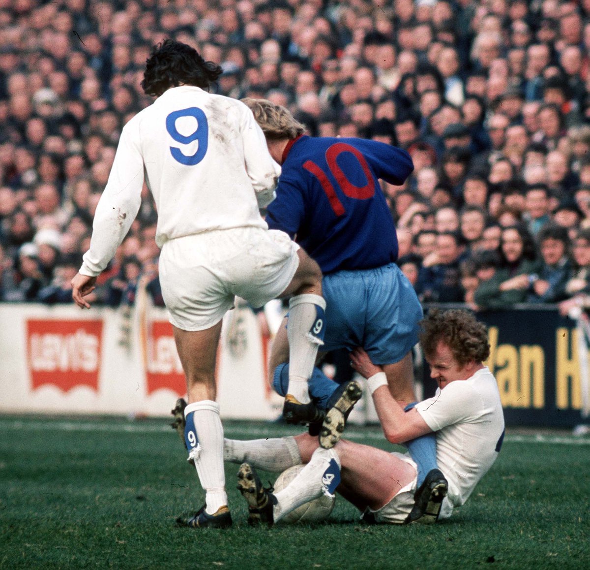 varleyphotos's tweet photo. Leeds have won (finally!) so we’re giving away a free print! 

RT and follow to enter! 

#LUFC https://t.co/OabGYYRWNK