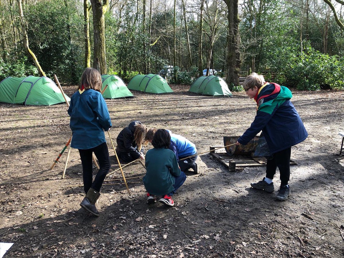 Oatisoatlands's tweet photo. Camp gadgets https://t.co/MFsaVw8vw2