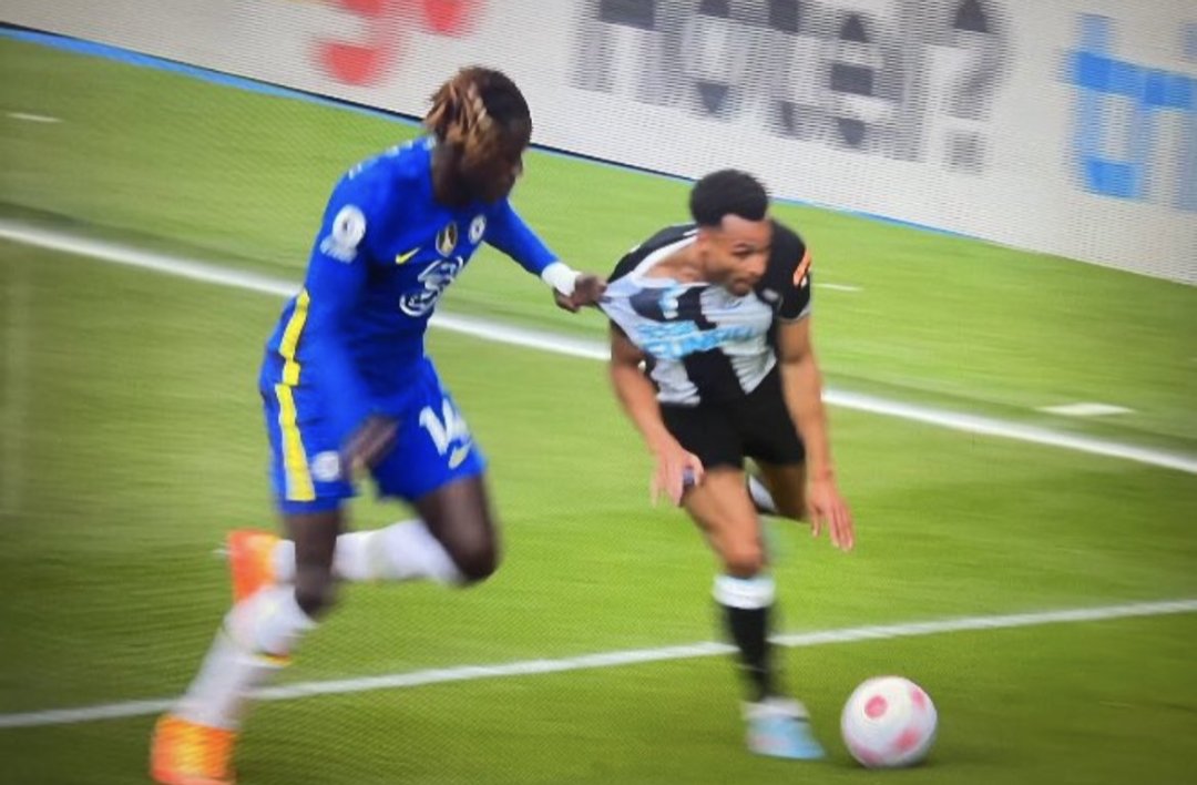 Magpie24_7's tweet photo. Good to see VAR working so well....🤦
#NUFC https://t.co/4DHa6FsbwM