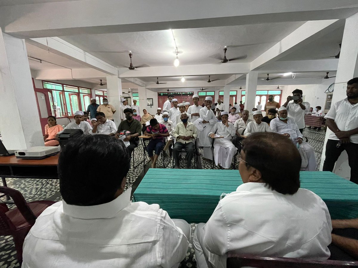 Hassan_tnpyc's tweet photo. Well organised eye camp on 
#glaucomaweek
By Dr.Atheek sheik my school mate. Fathima eye clinic. They have freely diagnosed 200 patients &amp; have promised free surgery for around 40. In thiruvanmiyur big mosque breaking all barriers it was eye camp for #NammaVelachery makkal. https://t.co/nWVlkg9c4E