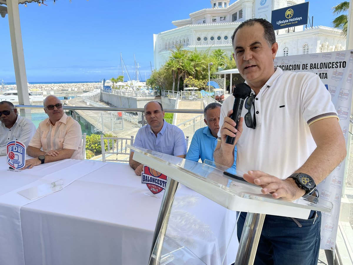 abapplata's tweet photo. El ingeniero Addiel Pérez, presidente de ABAPPLATA, en su discurso central en el acto de presentación del presiente del Comité de Honor del Baloncesto Superior de Puerto Plata 2022. https://t.co/gQfCbPbbR5