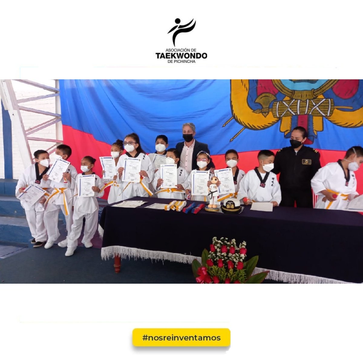 aso_tkd_pich's tweet photo. Liceo Naval asciende a sus deportistas.
#12demarzo | Cambio de cinturón de varios deportistas. Estuvo presente el señor Carlos Cueva como representante de la #ATKD de Pichincha.
Felicitamos al profesor Luis Tipán por su aporte que ayuda a engrandecer el Taekwondo.
@TeamPichincha https://t.co/HGVuXuONji