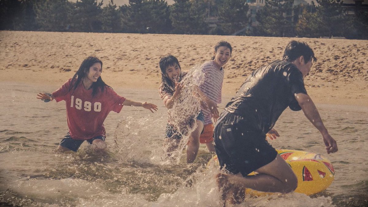 “Time will always flow. Everything will pass by. That might be why youth is beautiful. It shines, blindingly bright, for just an instant. But to it, you can never go back”

#TwentyFiveTwentyOneEp10