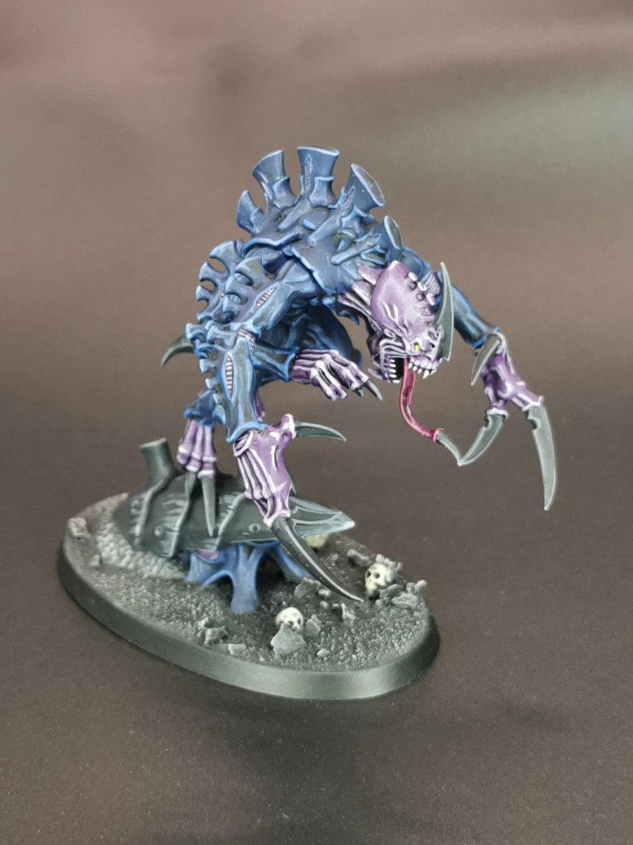 WMRGuilliman's tweet photo. Hivefleet hydra begins to awaken from its slumber to bring ruin to all that stand in its wake. My finished broodlord. Really love this model. #Warmongers #paintingwarhammer #40K #warhammer40k #WarhammerCommunity #tyranids #hivefleethydra #dztv https://t.co/jLvr5MEAnW