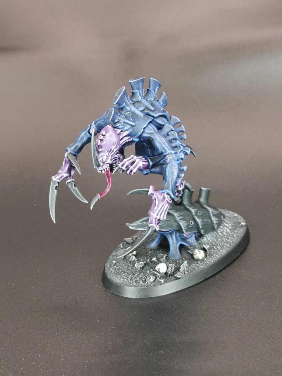 WMRGuilliman's tweet photo. Hivefleet hydra begins to awaken from its slumber to bring ruin to all that stand in its wake. My finished broodlord. Really love this model. #Warmongers #paintingwarhammer #40K #warhammer40k #WarhammerCommunity #tyranids #hivefleethydra #dztv https://t.co/jLvr5MEAnW