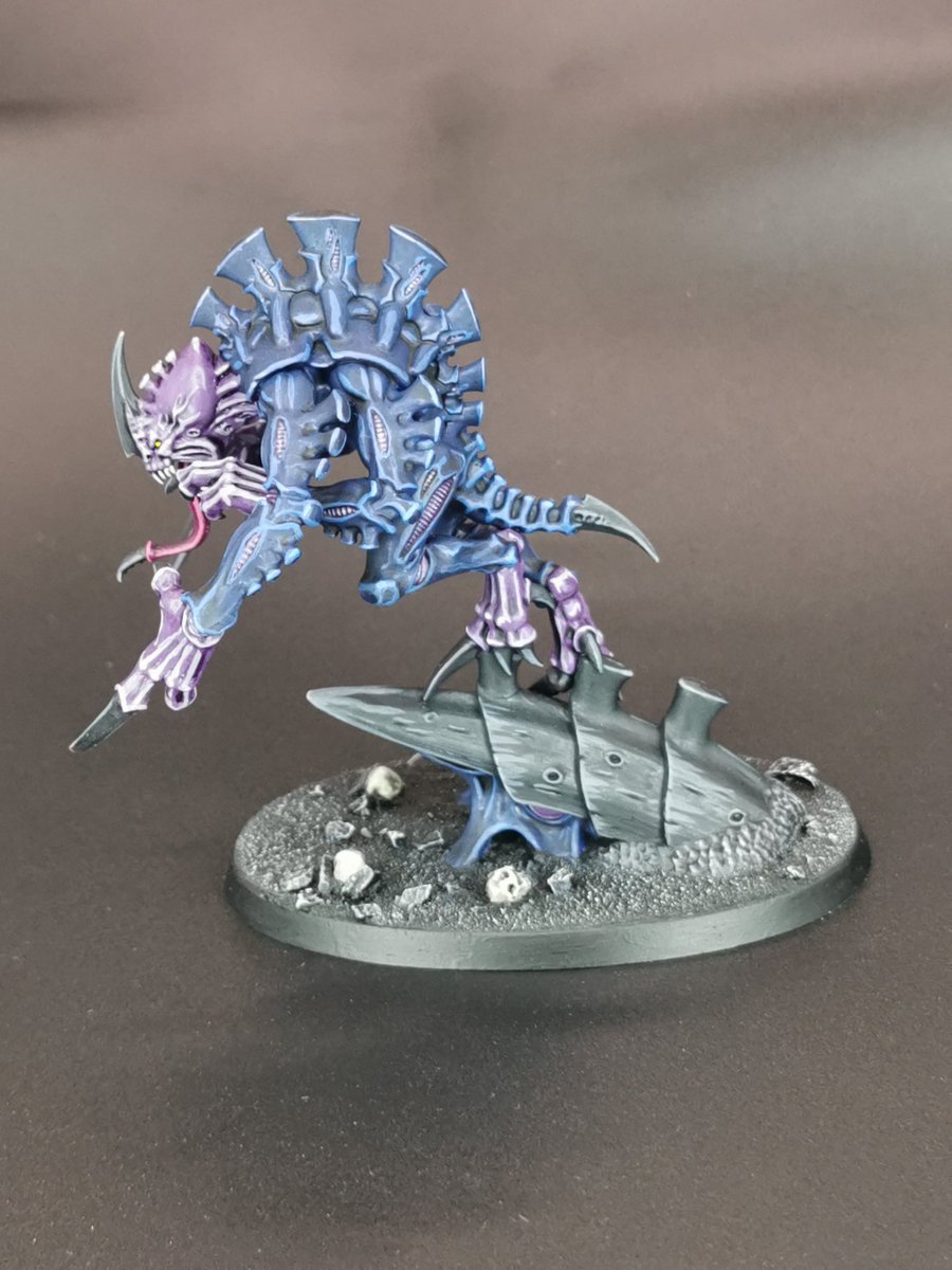 WMRGuilliman's tweet photo. Hivefleet hydra begins to awaken from its slumber to bring ruin to all that stand in its wake. My finished broodlord. Really love this model. #Warmongers #paintingwarhammer #40K #warhammer40k #WarhammerCommunity #tyranids #hivefleethydra #dztv https://t.co/jLvr5MEAnW