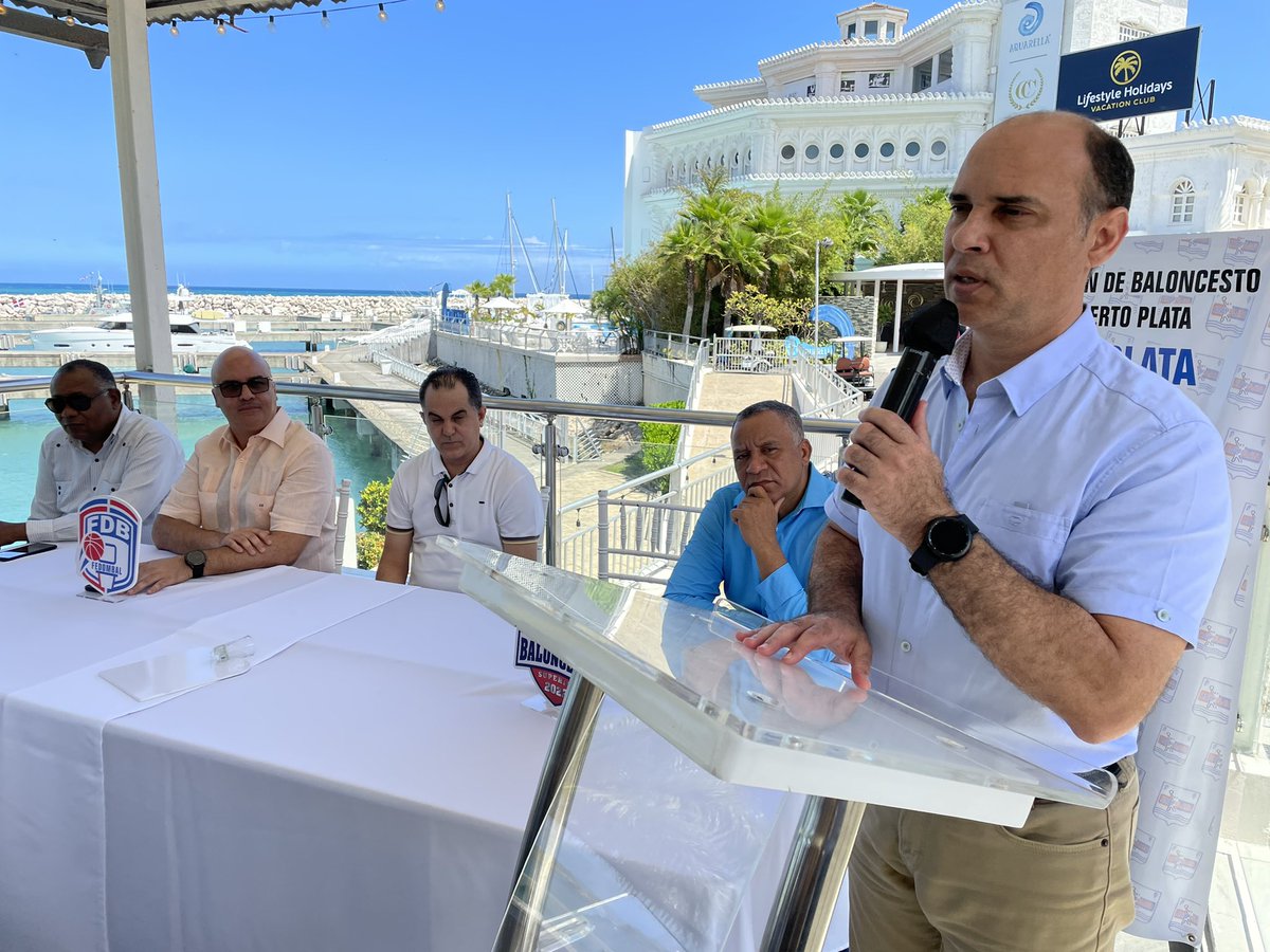 abapplata's tweet photo. El Diputado Emil Durán, expresas unas palabras en el acto de la presentación del Presidente del Comité de Honor del Baloncesto Superior de Puerto Plata.

También agregó que se hará una aporte de 90 mil para el evento. https://t.co/a8ddjDnCaw