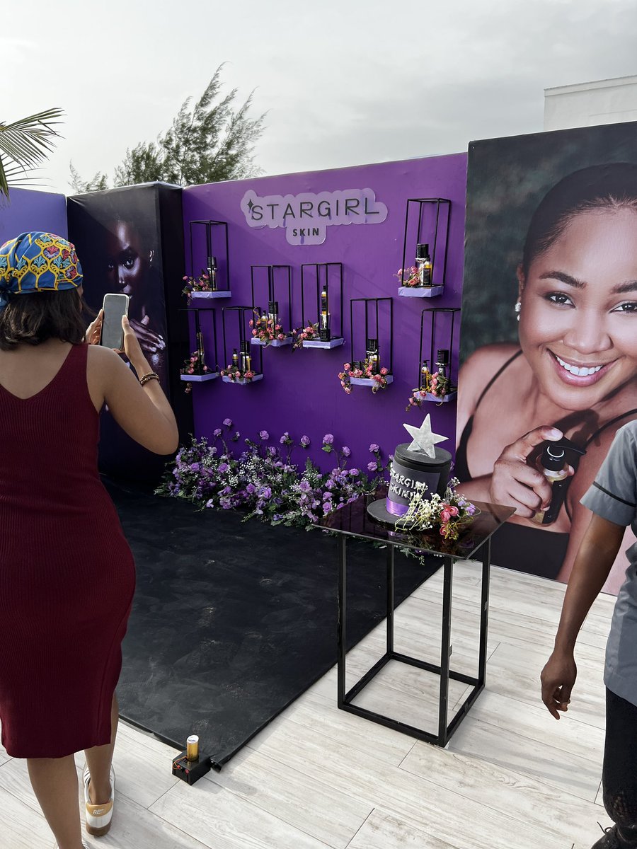 FavouredJMK's tweet photo. Star Girl Skin is here💃💃💃💃💃

It's time to glow like Erica Nlewedim, oporr opor

#CongratulationsErica
#HappyBirthdayErica
#StarGirlSkinIsHere https://t.co/CQB7P0J9pA