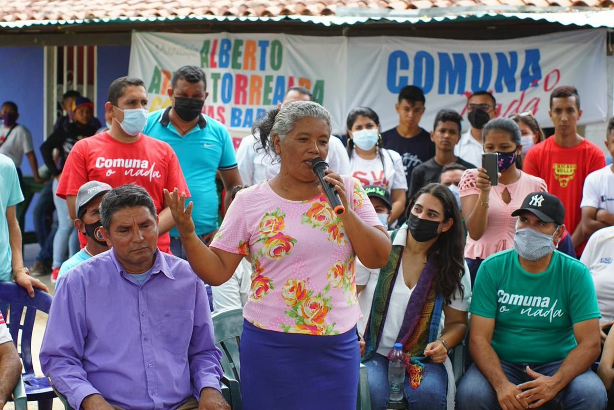 ViceVenezuela's tweet photo. #Entérate || Ministro para las Comunas y los Movimientos Sociales, @jaarreaza, sostuvo un encuentro con representantes de la Comuna "Pie de Monte Andino Chávez por Siempre", en el estado #Barinas.

Más detalles aquí: https://t.co/eu5nwhRzE5 https://t.co/lOVYOPFzZ2