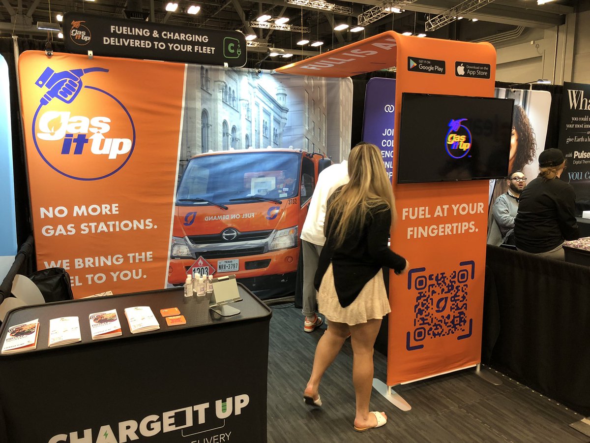 nincoroby's tweet photo. When the gas station is coming to you with @GasItUp_ 

#SXSW #SXSW22ECH #retail #gas https://t.co/sxfG5b7VAd
