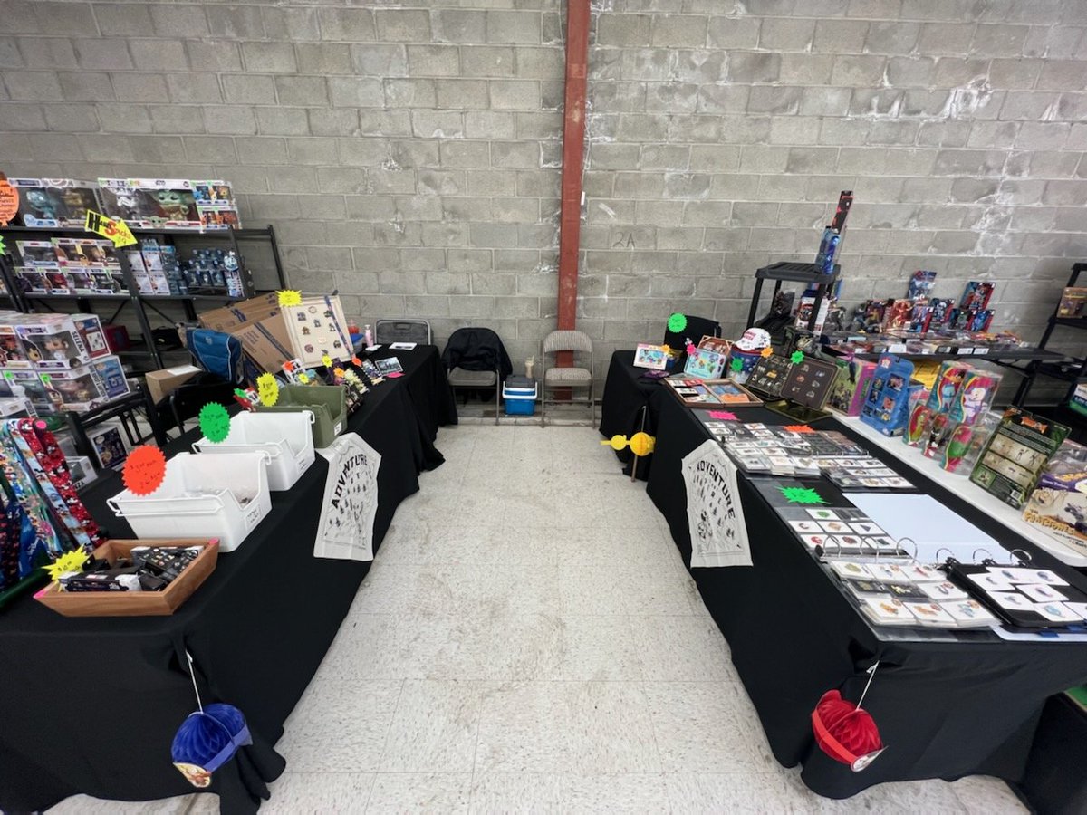 PinTraderFjorg's tweet photo. Last day at the @watoyshow Washington State Toy Show here in Puyallup WA. Buy, Sell, Trading #DisneyPins! At the south hill mall. https://t.co/SFVBHAQK5z
