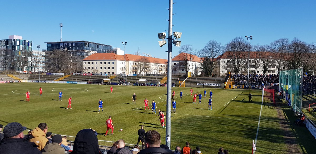 heidelinde_uls's tweet photo. Heute bei allerfeinstem Fussballwetter schön groundgehoppt. #lichtenberg47 gegen #carlzeissjena #l47fcc https://t.co/EV6nYekAJ0