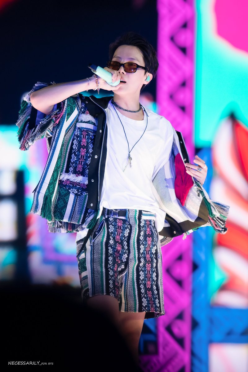 aspire_for_BTS's tweet photo. 까리함의 의인화

220313 PTD on Stage Seoul
#방탄소년단 #BTS #제이홉 #JHOPE #정호석 #JUNGHOSEOK https://t.co/V2PFHfUaKH