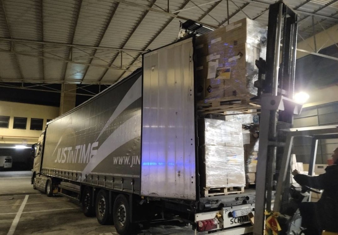 Espectacular trabajo del equipo de hambrecero.es #Portugal y #Jeune. Felicidades a Alberto y Carolina. Hoy sale un nuevo camión para #Ucrania. ¿Quieres ayudar? hambrecero.es/en/help-ukrain…