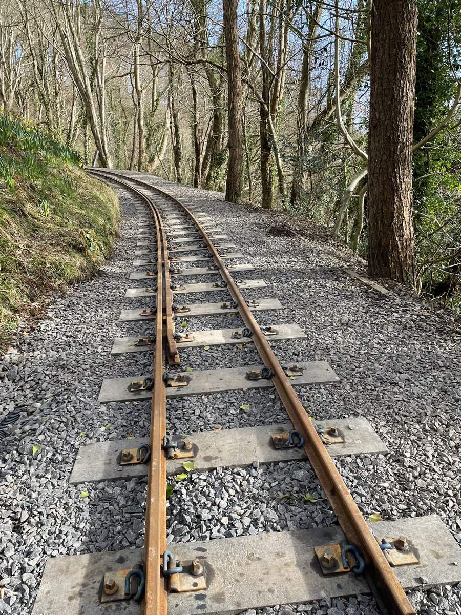 GGRailway's tweet photo. IT’S FINISHED!! 😄😄 our gang of volunteers have finally finished this years major relay at ‘hokey cokey curve’. 
Today saw final packing, ballasting and levelling. 
There are still many jobs however to do ahead of Easter Bunny Trains in a month.
#iom #ggr https://t.co/twrNLlohNk