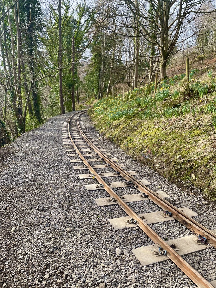 GGRailway's tweet photo. IT’S FINISHED!! 😄😄 our gang of volunteers have finally finished this years major relay at ‘hokey cokey curve’. 
Today saw final packing, ballasting and levelling. 
There are still many jobs however to do ahead of Easter Bunny Trains in a month.
#iom #ggr https://t.co/twrNLlohNk