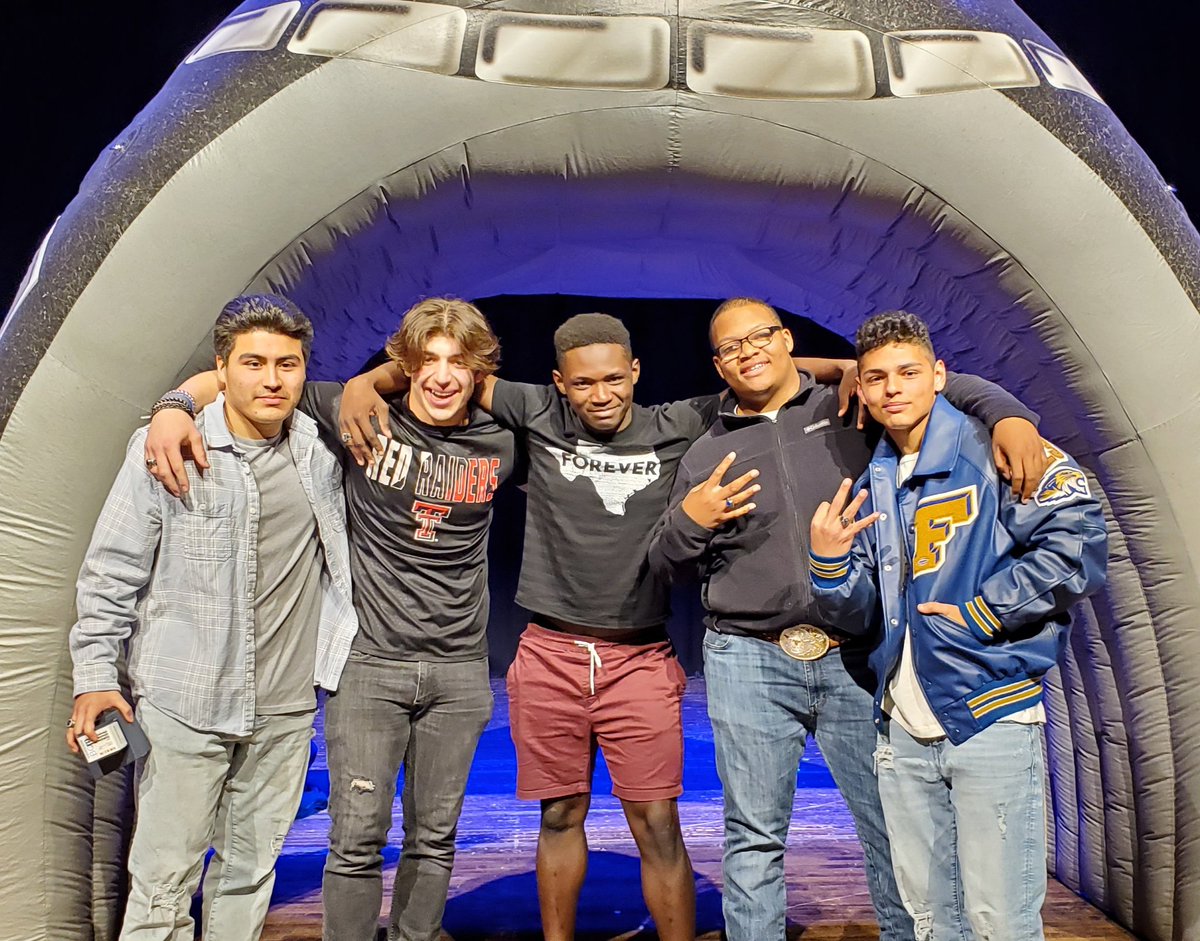 Rudysoliz12's tweet photo. So proud of my Son and his Cousin! Also all of their friends. These boys have become young men. SO PROUD!#ringceremony #Brothers #family #semperImpetus https://t.co/cnJkVMnoQA