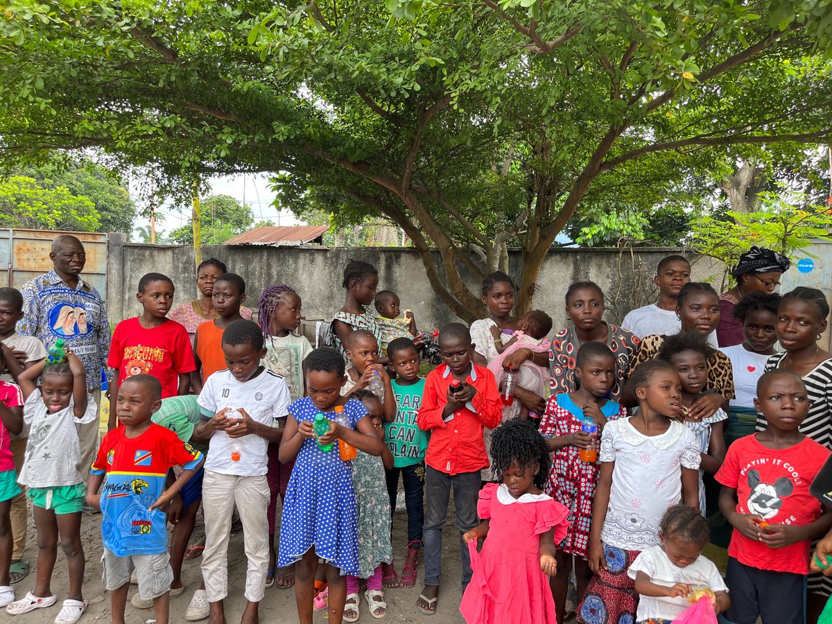 JudithTsasa's tweet photo. Très heureuse d'avoir, une fois de plus, communié avec nos enfants qui sont hébergés à l'orphelinat Marie-Marthe à N'Sele. 

"Le plus petit geste est toujours mieux que la plus grande des intentions", dit-on

Avec l'aide de Dieu. #TsasaEduc

FCBK https://t.co/p40K63m5UP https://t.co/UNSPMYgOr1