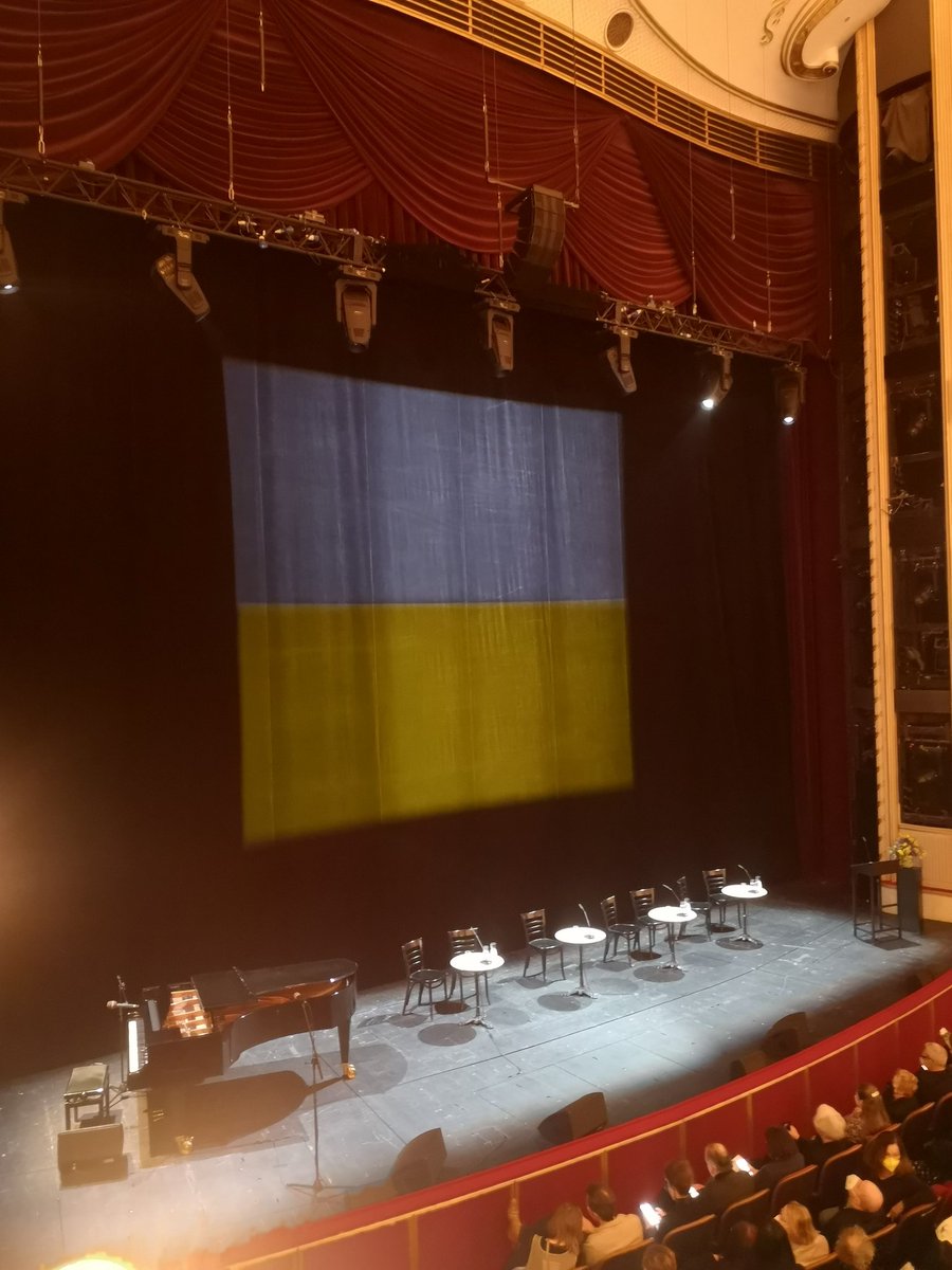 ohoeller's tweet photo. @burgtheater Danke
💙
💛 https://t.co/uPz4ekQuKs