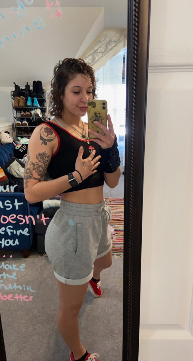 Been a minuteee, just popin in to say hi to you beautiful Twitter lovies, I hope you have a good day  <3