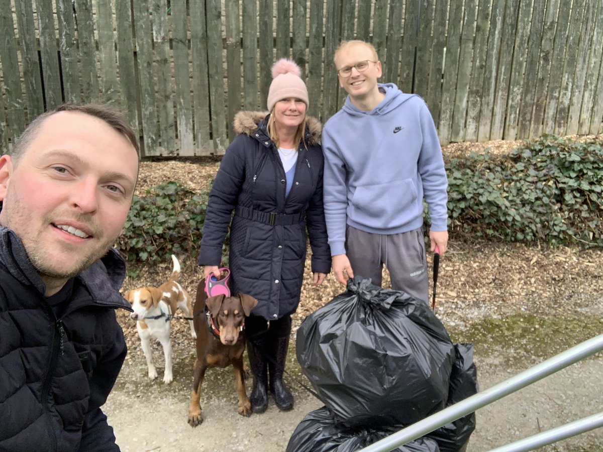 Dannymatherr's tweet photo. Out litter picking with the gang in Audenshaw again today 😊 #audenshaw #litterpic https://t.co/rGTm60NucW
