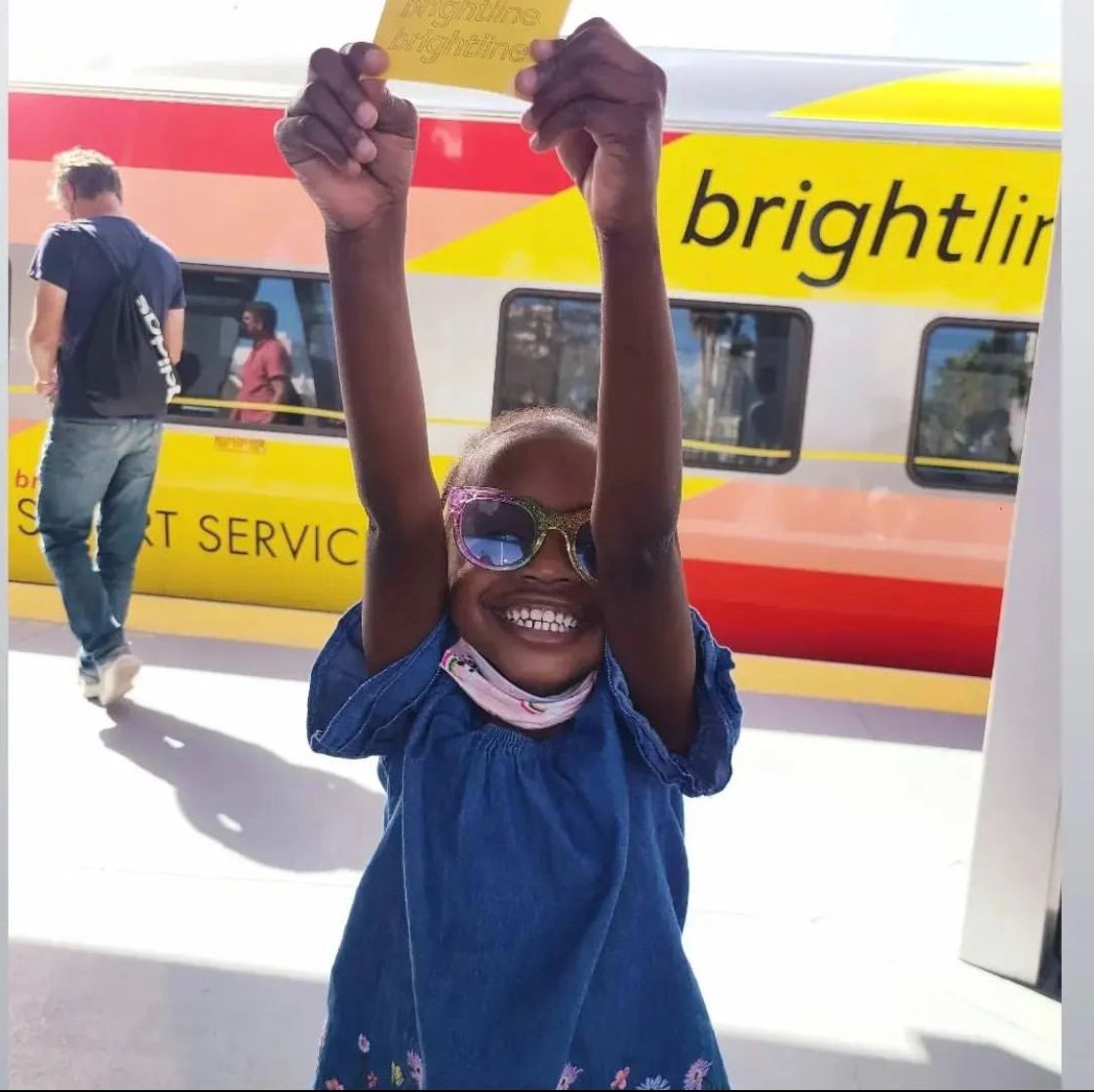 Brightline loves the kids & it’s safe to say kids love us too 😎  
Don't forget, kids 12 and under ride FREE with the purchase of an adult Smart fare.

#gobrightline #kidsridefree
