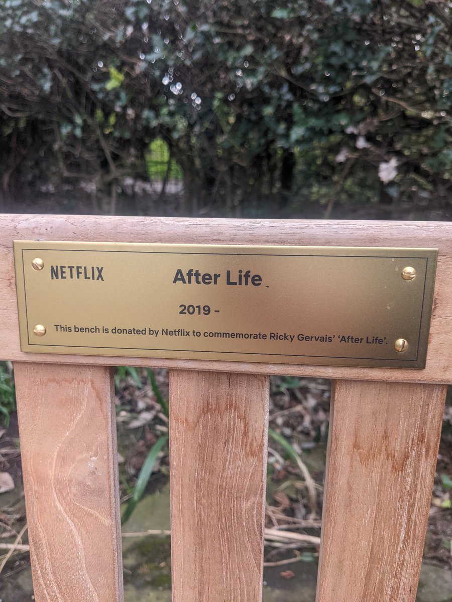 CharlesCadbury's tweet image. Hey @rickygervais did you know @netflix are donating park benches to commemorate #AfterLife? So weird but I think it&apos;s really nice.