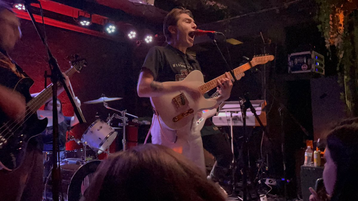 phantmphantm's tweet photo. Seeing @armslengthblues made my year. I met @JWhyte_00 and he was such a nice guy, I’ll be sure to catch them live whenever they come around again. @HeartAttackMane was pretty good too lol https://t.co/qko5kMnrjw
