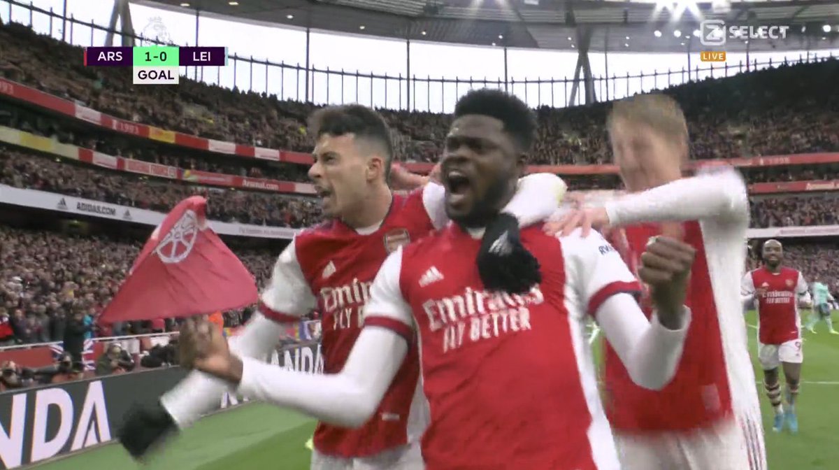 afcstuff's tweet photo. Partey time at the Emirates Stadium. 😉 #afc https://t.co/exCUD2qBSi