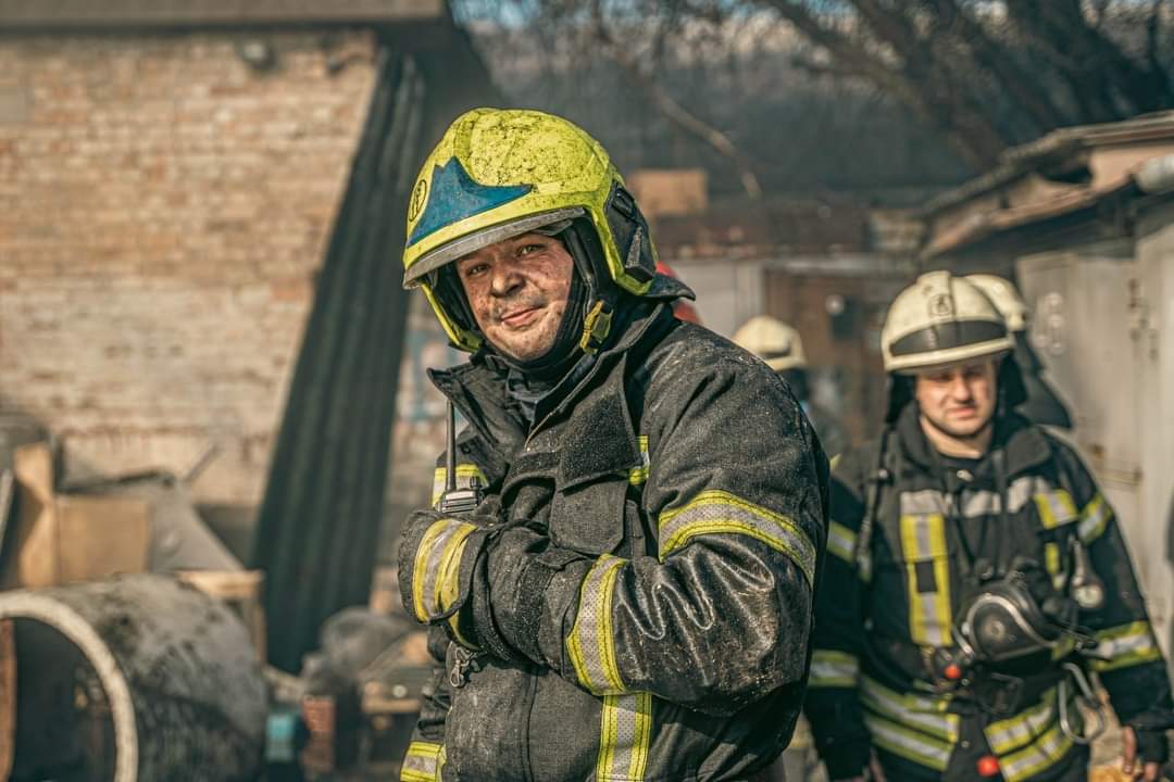 VctorManueFdez's tweet photo. ➡️ Según informaciones, desde que comenzó la #GuerraEnUcrania han muerto 12 #Bomberos cumpliendo con su deber.
#Fuerza y #Honor para estos servidores públicos.
🇪🇦🇺🇦 https://t.co/hHNWY5LVKn