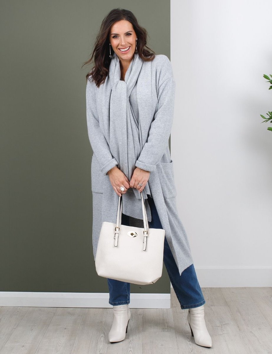 box2fashion's tweet photo. 🍒 The perfect seasonal layer - https://t.co/p8SJgSu2r0 https://t.co/lk0izzOrMa