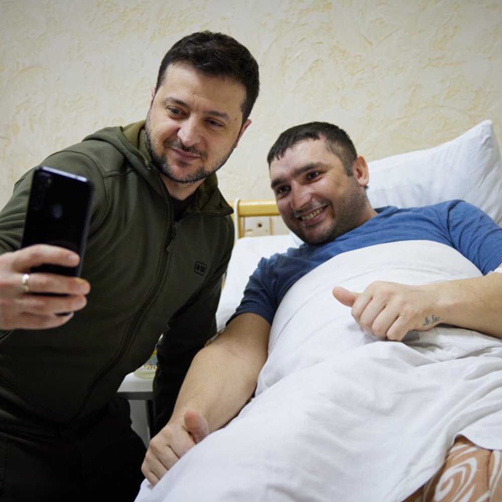 FoxNews's tweet photo. HONORING HEROES: President Volodymyr Zelenskyy visited wounded Ukrainian soldiers at a hospital and gave them medals for their courage in the fight against Russia. https://t.co/O1wMLkPnW2