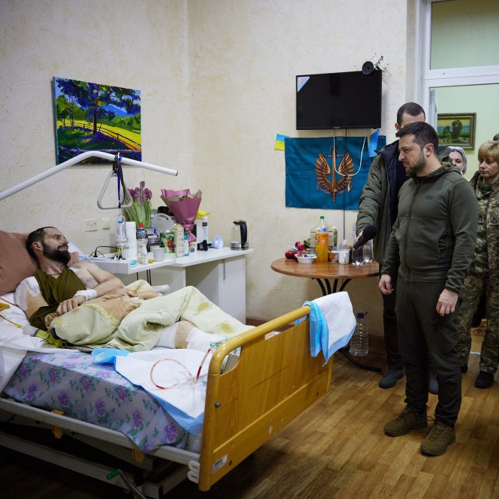 FoxNews's tweet photo. HONORING HEROES: President Volodymyr Zelenskyy visited wounded Ukrainian soldiers at a hospital and gave them medals for their courage in the fight against Russia. https://t.co/O1wMLkPnW2